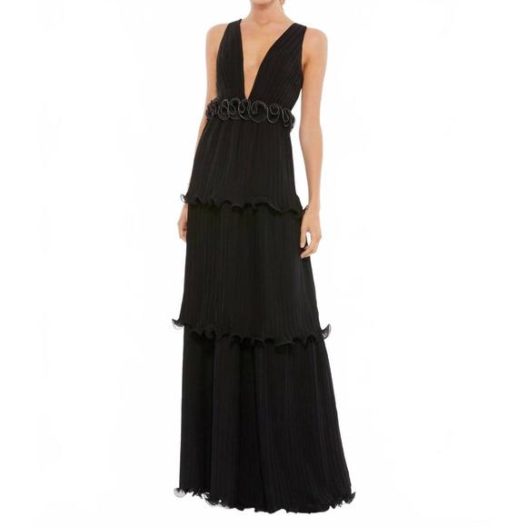 NEW IEENA FOR MAC DUGGAL women's plunge neck rosette detail pleated gown in blac